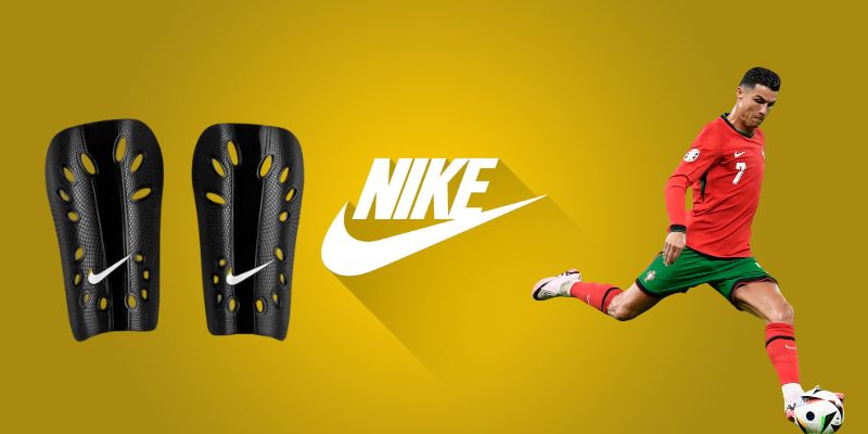 Tất và miếng bảo vệ ống quyển là một trong các phụ kiện giúp bảo vệ chân của các cầu thủ khỏi các chấn thương không đáng có