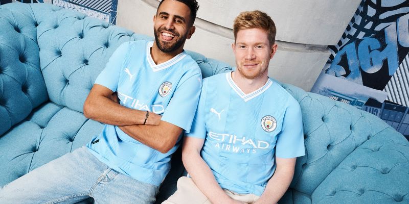 Màu xanh của "Nửa Xanh thành Manchester" mang lại cảm giác thuần khiết, thư giãn