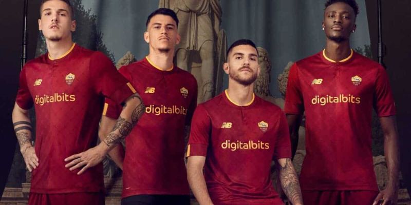 Màu đỏ rượu vang đặc trưng của AS Roma mang lại cảm giác khí thế và dũng mãnh như các võ sĩ giác đấu